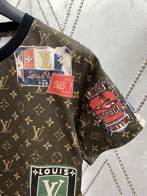ルイヴィトンスーパーコピー 新しいフルプリント老眼鏡バッジメタルチェーン半袖Tシャツ