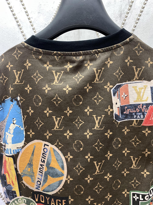 ルイヴィトンスーパーコピー 新しいフルプリント老眼鏡バッジメタルチェーン半袖Tシャツ
