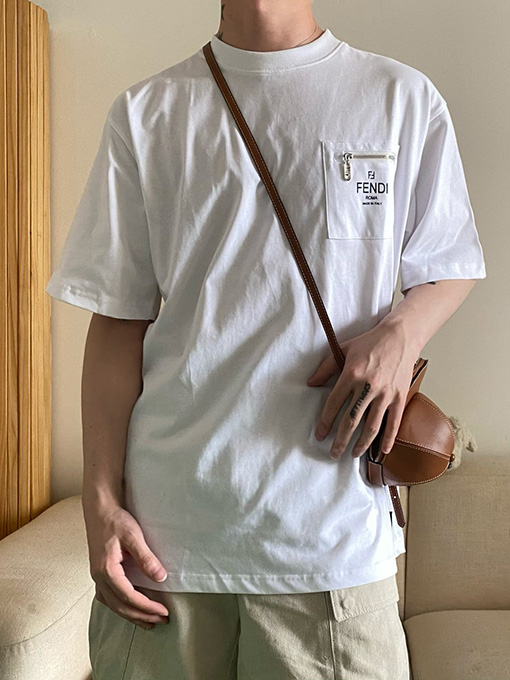 フェンディ 胸ポケットロゴプリントラウンドネック半袖Tシャツ