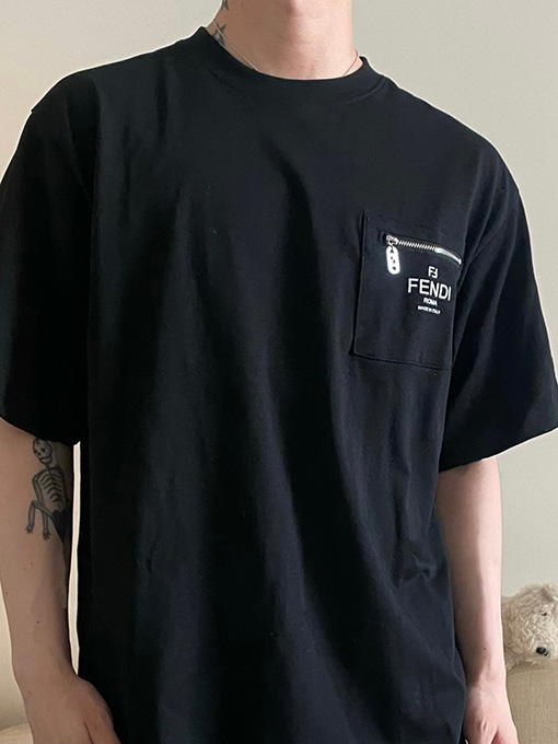フェンディ 胸ポケットロゴプリントラウンドネック半袖Tシャツ