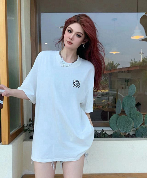 ロエベ 新しい小さなロゴの立体ロゴの半袖Tシャツ