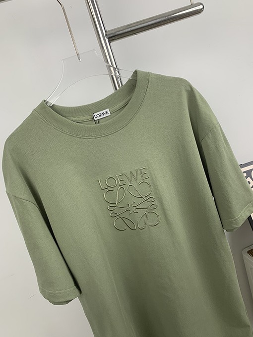 ロエベ  アボカドグリーンの刺繍ロゴ半袖Tシャツ