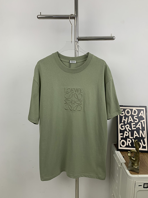 ロエベ  アボカドグリーンの刺繍ロゴ半袖Tシャツ