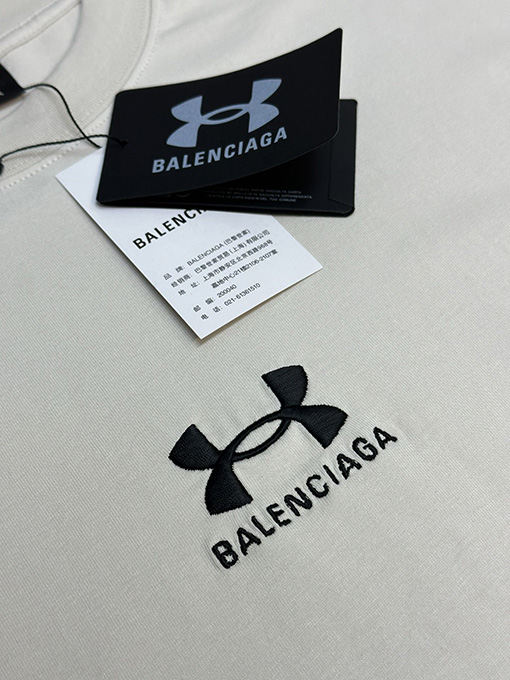 バレンシアガ ロゴ刺繍コラボ半袖Tシャツ