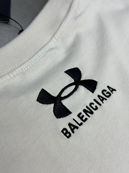 バレンシアガ ロゴ刺繍コラボ半袖Tシャツ