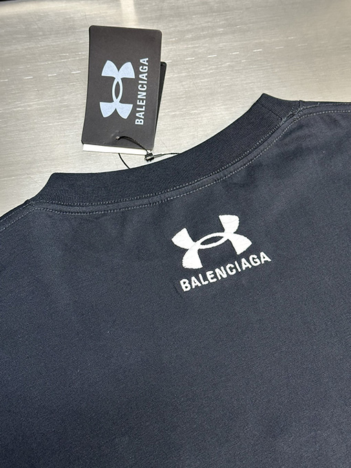 バレンシアガ ロゴ刺繍コラボ半袖Tシャツ