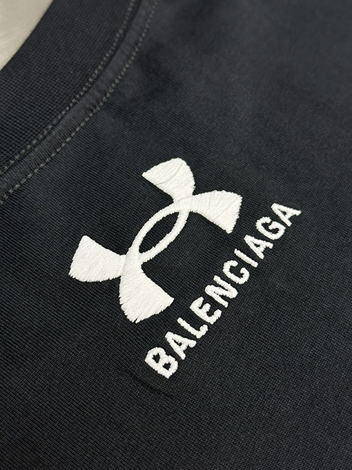 バレンシアガ  ロゴ刺繍コラボ半袖Tシャツ