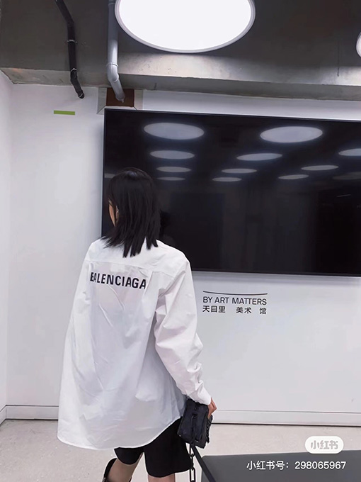 バレンシアガスーパーコピー クラシックバックプリント英字ロゴ長袖シャツ