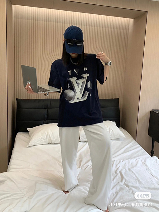 ルイヴィトンコピー アルファベットプラネットロゴドロッププリント半袖Tシャツ