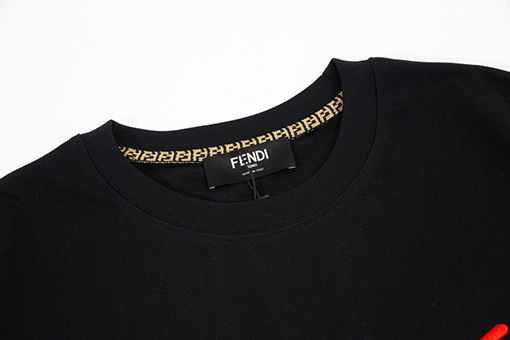 フェンディスーパーコピー 小さな悪魔の目ダブルFFパッチワーク刺繍半袖Tシャツ