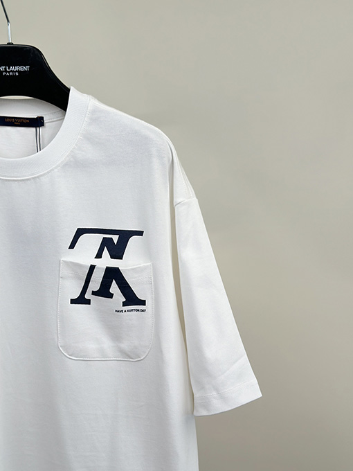 ルイヴィトン ポケットプリントステッチロゴ半袖Tシャツ