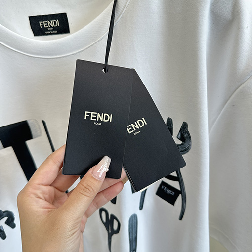 フェンディスーパーコピー  新しい職人の半袖Tシャツ
