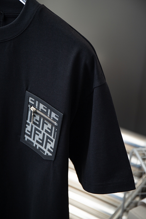 フェンディ 胸ジッパーポケットステッチ半袖Tシャツ