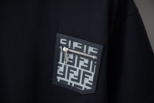 フェンディ 胸ジッパーポケットステッチ半袖Tシャツ