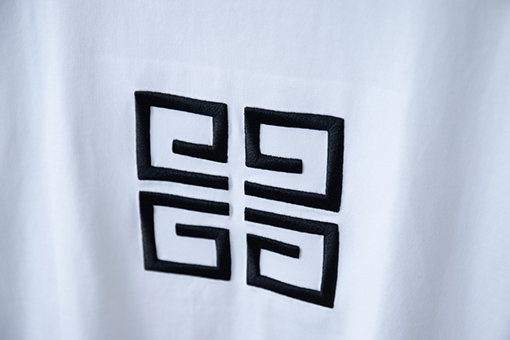 ジバンシイ   クラシックな前後ロゴ刺繍ラウンドネック半袖Tシャツ
