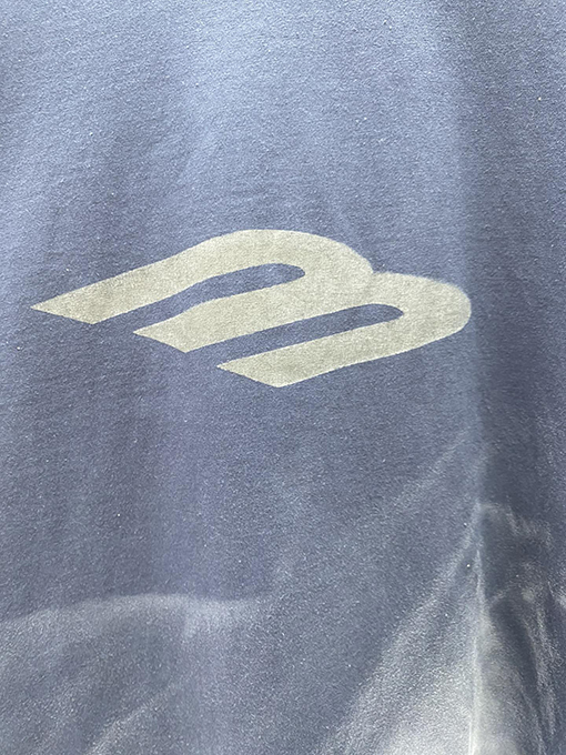 バレンシアガコピー  落書き文字プリント汚れウォッシュヘイズブルー半袖Tシャツ