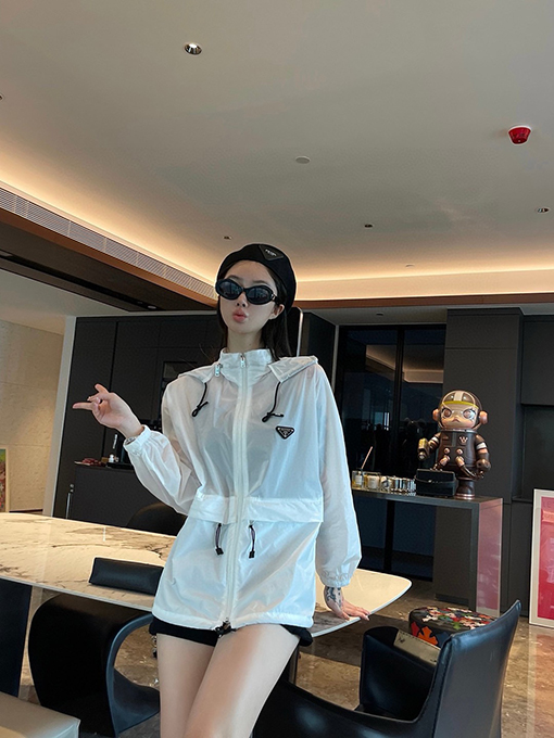 プラダ  新しいフード付き帽子付き日焼け止めコート