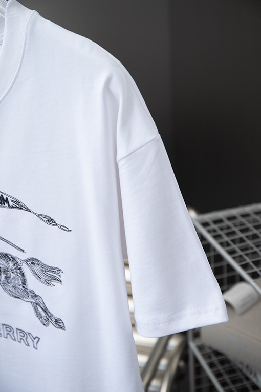 バーバリー    刺繍ロゴファッション ラウンドネック半袖Tシャツ
