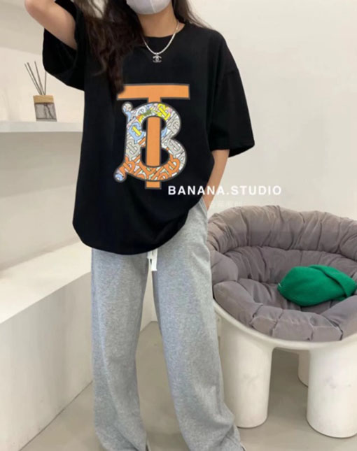 バーバリー プリントロゴクルーネック半袖Tシャツ