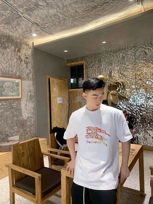 バーバリー プリントロゴクルーネック半袖Tシャツ