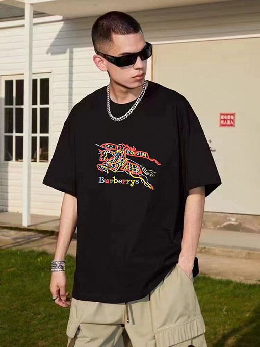 バーバリー プリントロゴクルーネック半袖Tシャツ