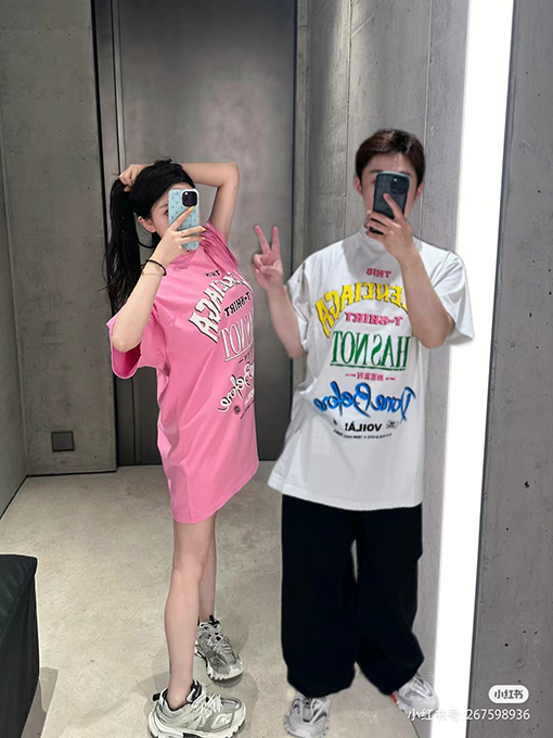 バレンシアガ  新しいぼやけたロゴプリント半袖Tシャツ