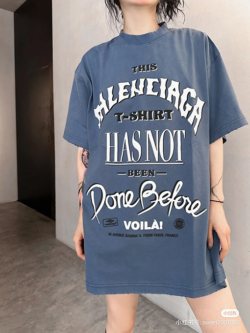 バレンシアガ  新しいぼやけたロゴプリント半袖Tシャツ