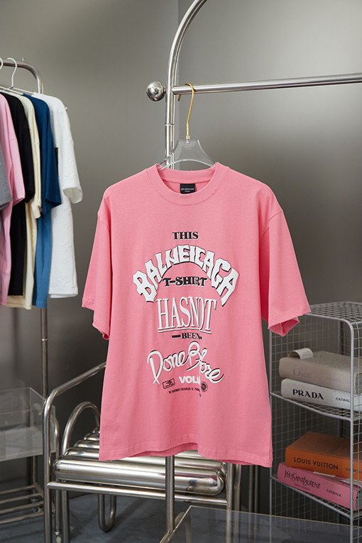 バレンシアガ  新しいぼやけたロゴプリント半袖Tシャツ