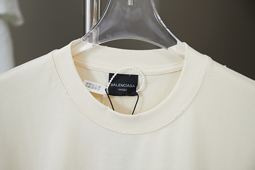 バレンシアガ  新しいぼやけたロゴプリント半袖Tシャツ