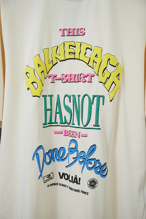 バレンシアガ  新しいぼやけたロゴプリント半袖Tシャツ