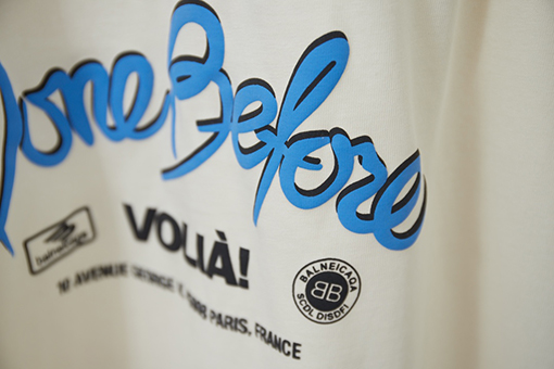 バレンシアガ  新しいぼやけたロゴプリント半袖Tシャツ