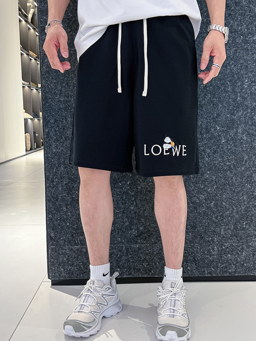 ロエベコピー シンプルでスタイリッシュなショートパンツ