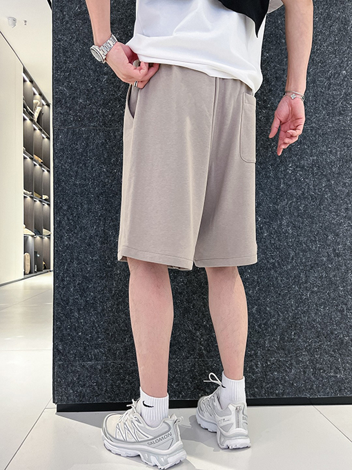 ロエベコピー シンプルでスタイリッシュなショートパンツ