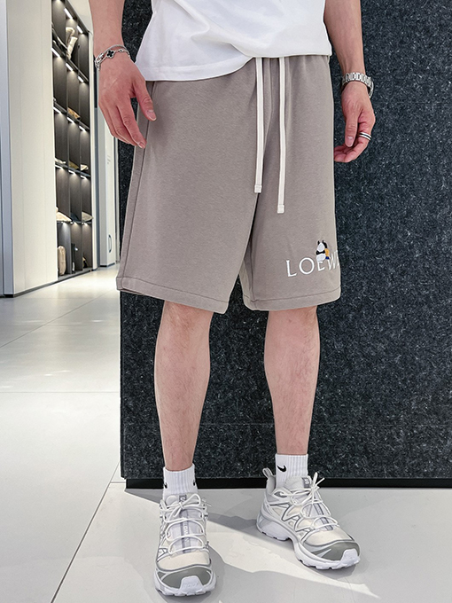 ロエベコピー シンプルでスタイリッシュなショートパンツ