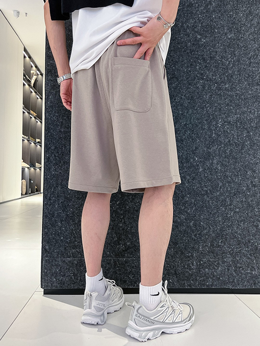 ロエベコピー シンプルでスタイリッシュなショートパンツ