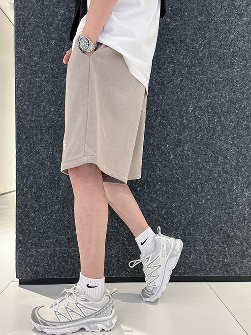 ロエベコピー シンプルでスタイリッシュなショートパンツ