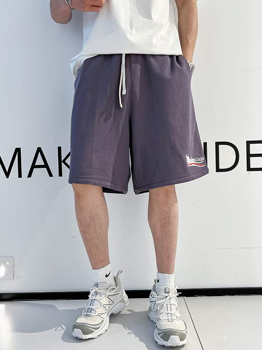 バレンシアガスーパーコピー シンプルでスタイリッシュなショートパンツ