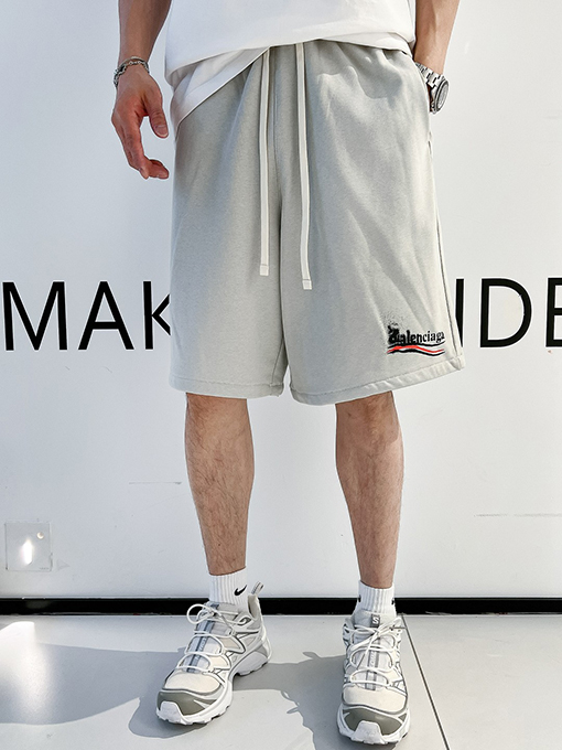 バレンシアガスーパーコピー シンプルでスタイリッシュなショートパンツ