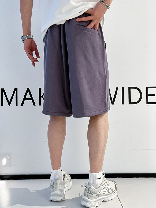 バレンシアガスーパーコピー シンプルでスタイリッシュなショートパンツ