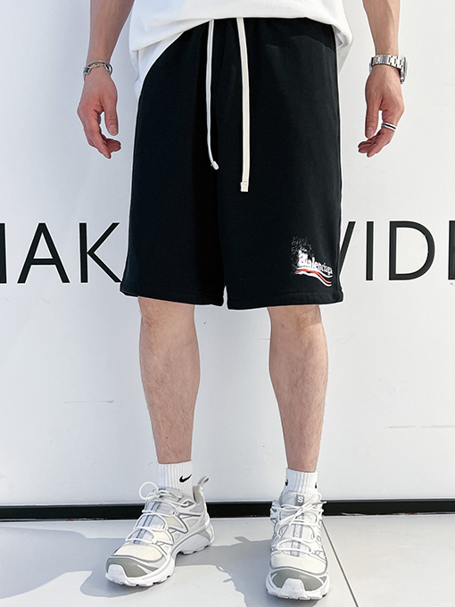 バレンシアガスーパーコピー シンプルでスタイリッシュなショートパンツ