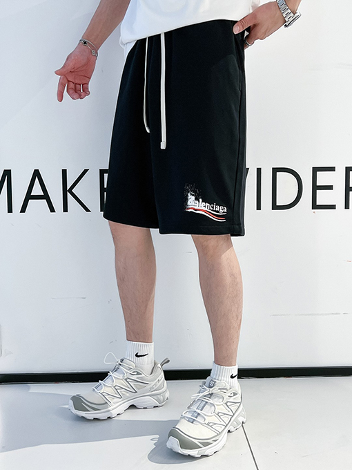 バレンシアガスーパーコピー シンプルでスタイリッシュなショートパンツ
