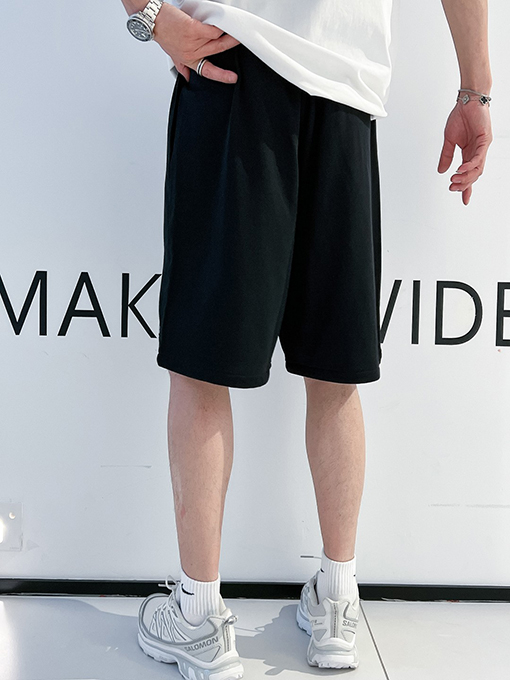 バレンシアガスーパーコピー シンプルでスタイリッシュなショートパンツ