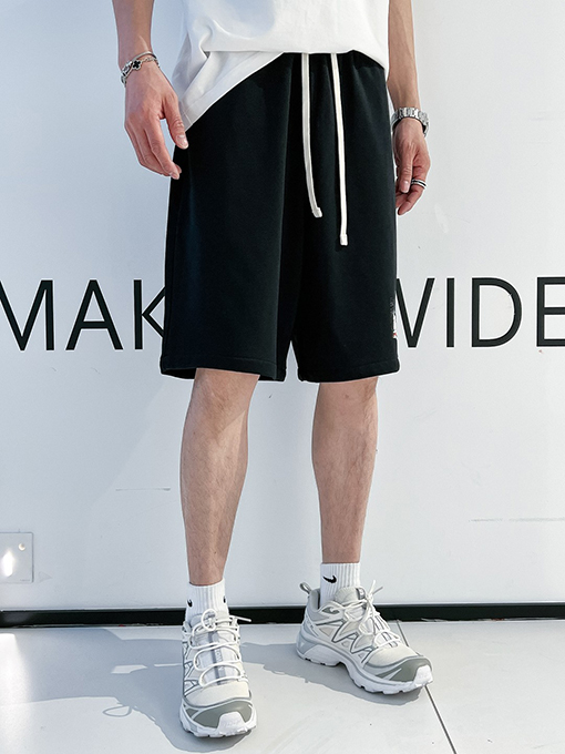 バレンシアガスーパーコピー  シンプルでスタイリッシュなショートパンツ