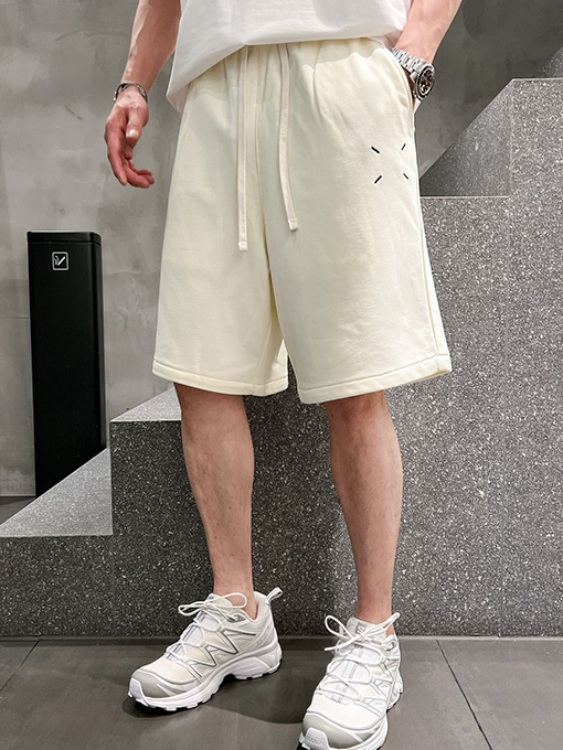 マルタンマルジェラ シンプルでスタイリッシュなショートパンツ