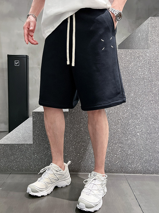 マルタンマルジェラ シンプルでスタイリッシュなショートパンツ