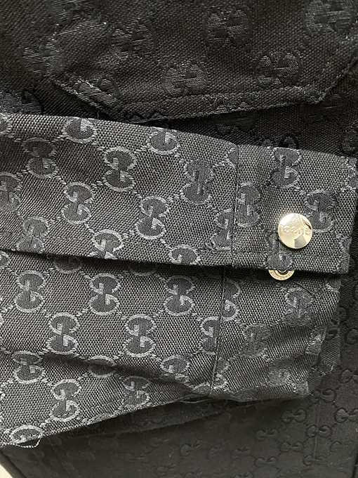 グッチスーパーコピー  クラシックなデザインのスクエアジャケット