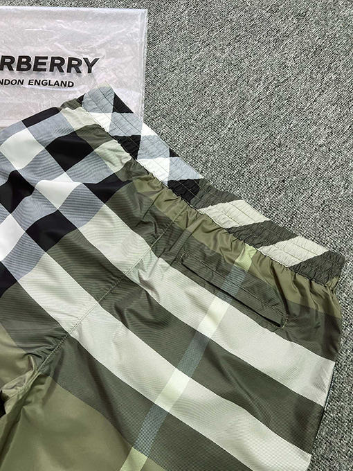 バーバリースーパーコピー クラシックなチェック柄のビーチショーツ