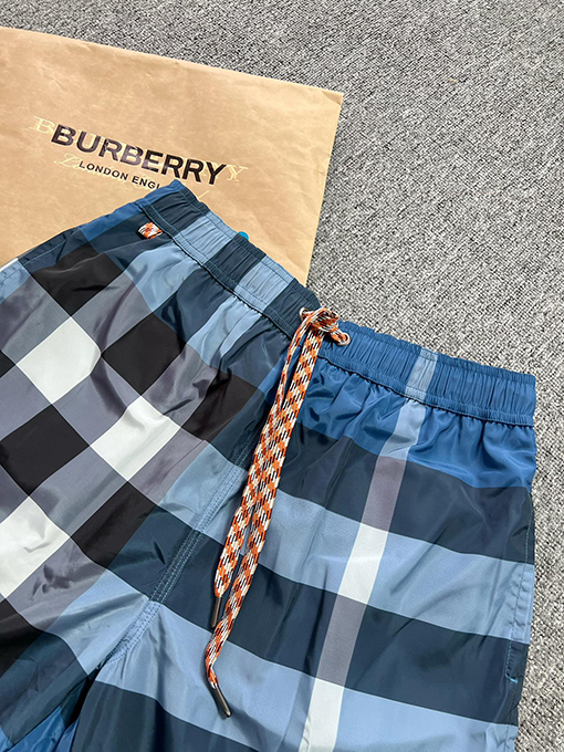 バーバリー クラシックなチェック柄ショートパンツ