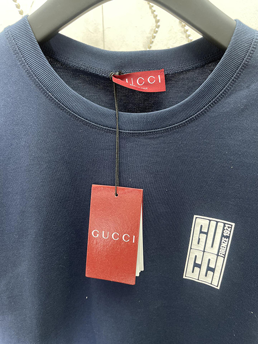 グッチ 胸と背中の文字プリント半袖Tシャツ