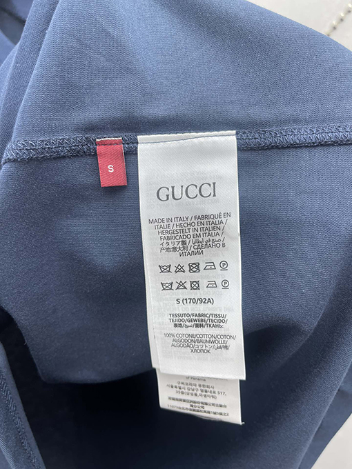 グッチ 胸と背中の文字プリント半袖Tシャツ